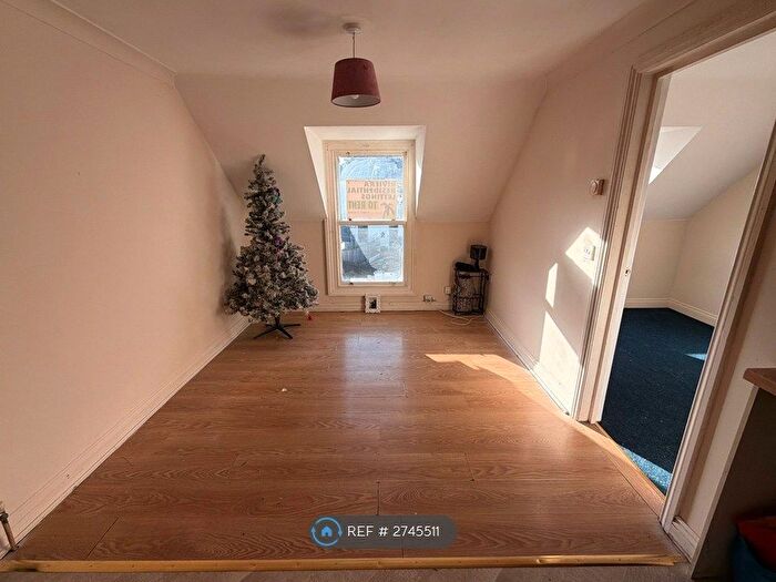 2 Bedroom Flat To Rent In Abbey Road, Torquay, TQ2