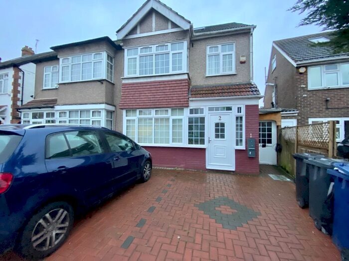 2 Bedroom Flat To Rent In Wedmore Road, Greenford, UB6