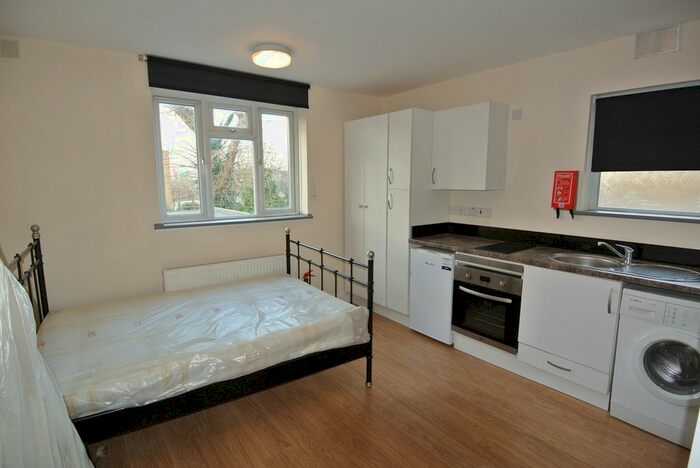 Studio To Rent In Cecil Road, Harlesden, NW10