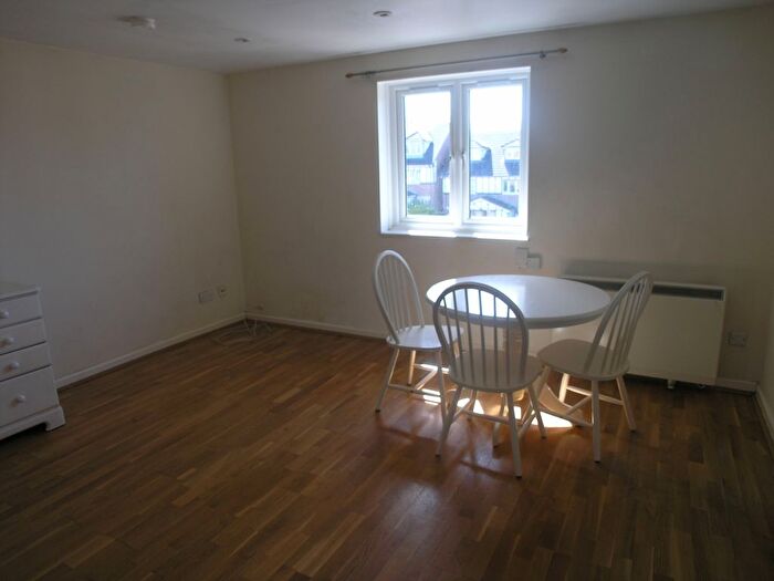 1 Bedroom Flat To Rent In Minstrel Court, Wenlock Gardens, London, NW4