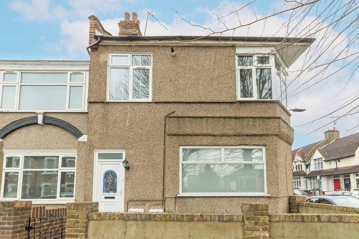 2 Bedroom Flat To Rent In Half Acre Road, London, W7