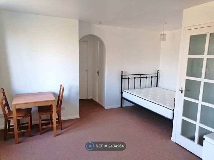 Studio To Rent In Sunbury Court, London, SE14