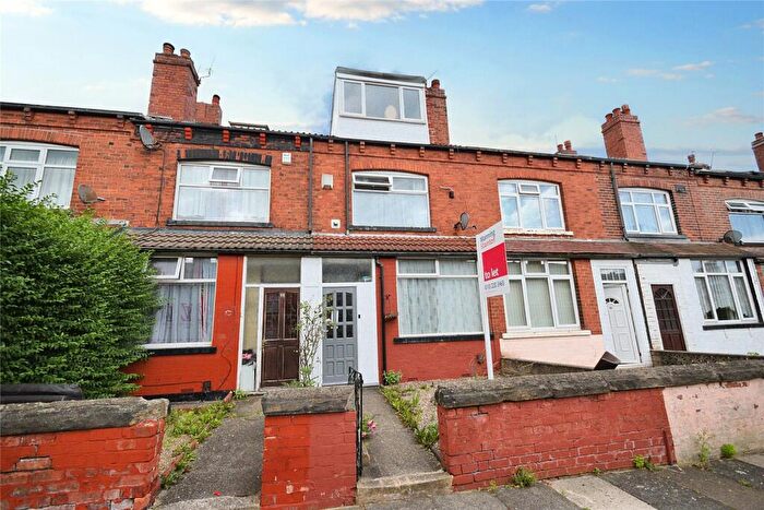 3 Bedroom House To Rent In Woodlea Place, Beeston, Leeds, West Yorkshire, LS11