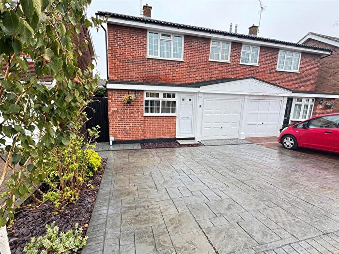 3 Bedroom Semi-Detached House For Sale In The Ramparts, Rayleigh, SS6