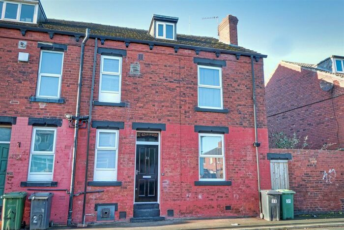 2 Bedroom Property To Rent In Brooklyn Place, Armley, Leeds LS12