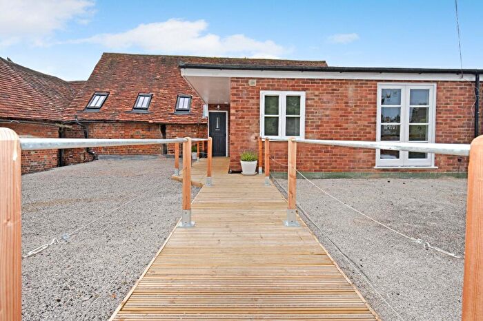 2 Bedroom Apartment For Sale In Swan Street, Kingsclere, Newbury, Hampshire, RG20