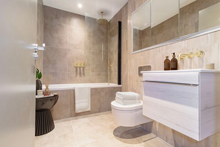 2 Bedroom Flat For Sale In Glenburnie Road, London, SW17