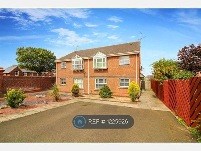 2 Bedroom Flat To Rent In Hillheads Court, Whitley Bay, NE25