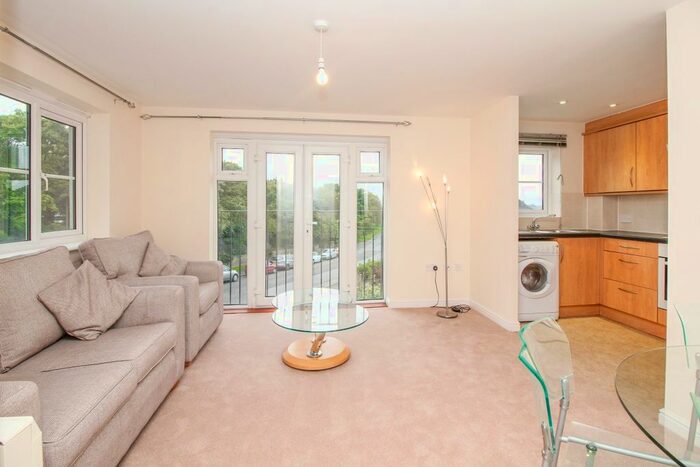2 Bedroom Flat To Rent In North Way, Headington, Oxford, OX3