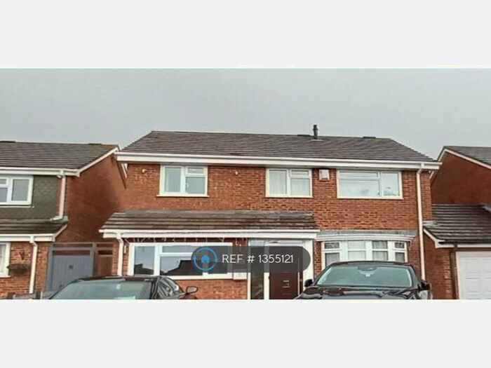 3 Bedroom Detached House To Rent In Upper Shott, Cheshunt, EN7