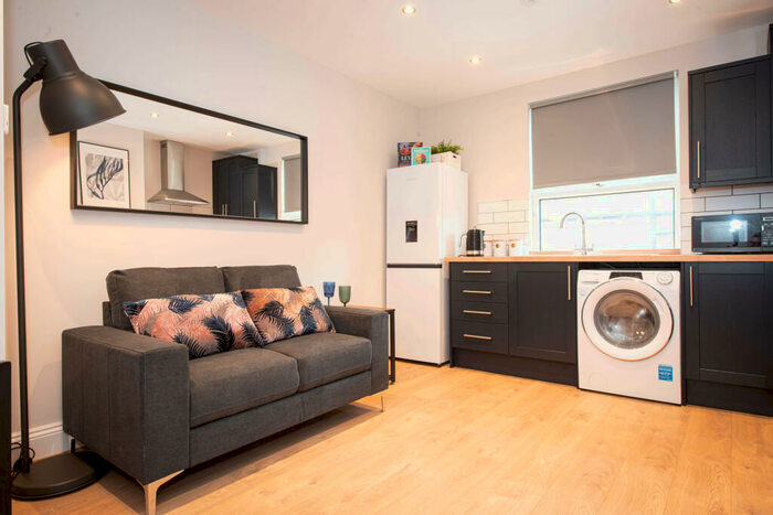 1 Bedroom Flat To Rent In Back Manor Terrace, Leeds, LS6