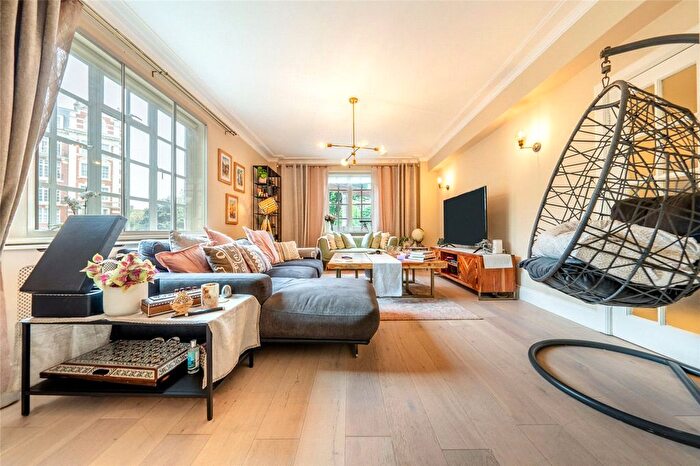 3 Bedroom Flat To Rent In Cropthorne Court, - Maida Vale, London, W9