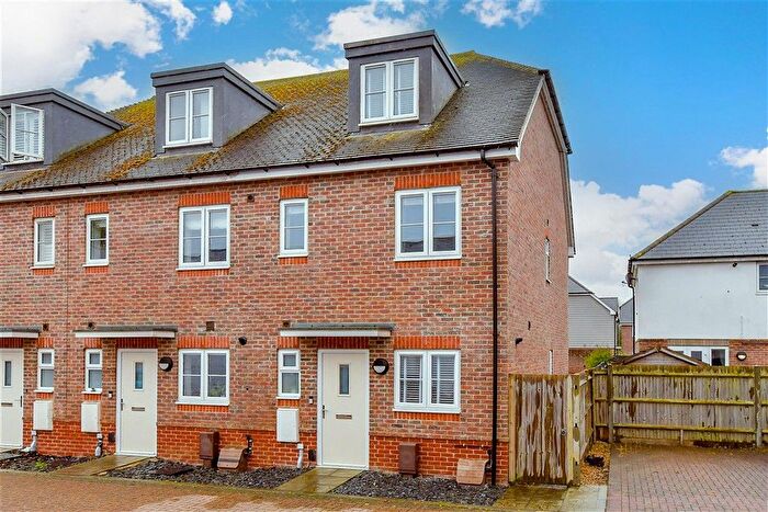 3 Bedroom Town House For Sale In Kings Close, Yapton, Arundel, West Sussex, BN18
