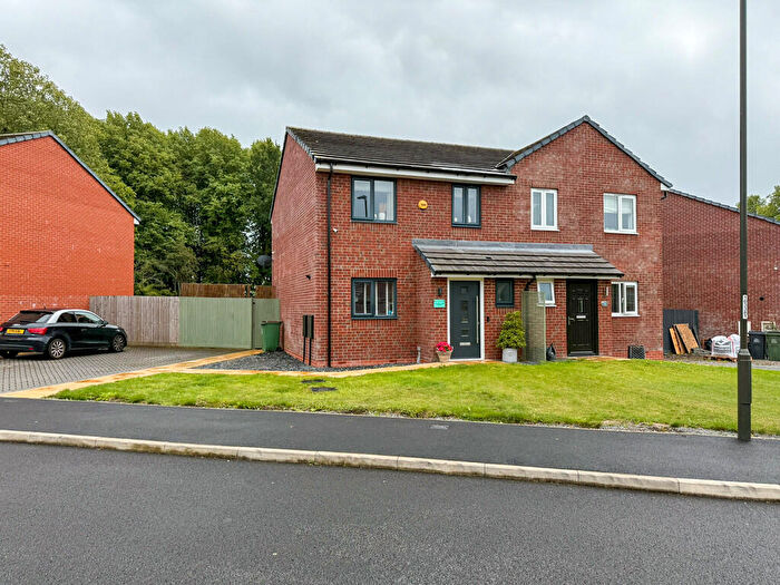 3 Bedroom Semi-Detached House For Sale In Saxelby Close, Riddings, DE55