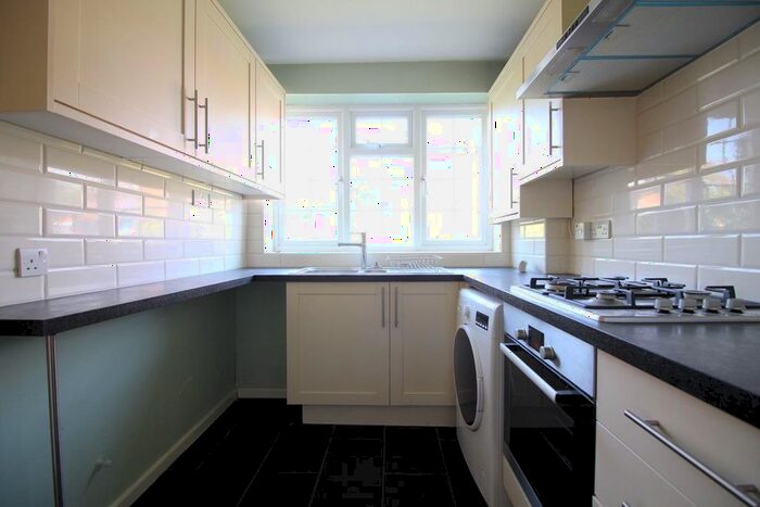 2 Bedroom Flat To Rent In Wildoaks Close, Northwood, HA6
