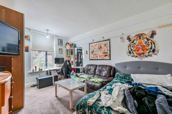 4 Bedroom Flat To Rent In Telford Court, Streatham Hill, London, SW2