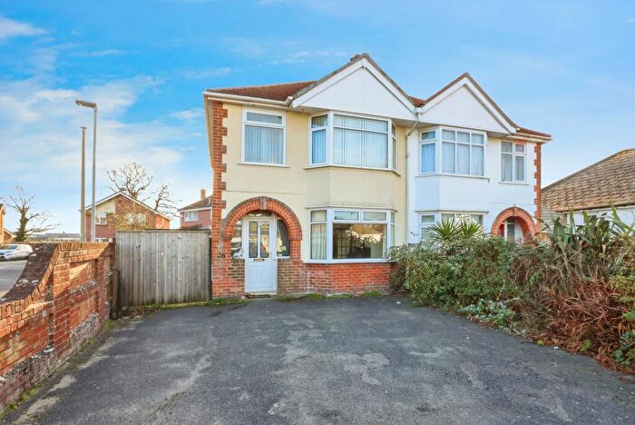 3 Bedroom Semi Detached House For Sale In Hinchliffe Road, Poole, Dorset, BH15