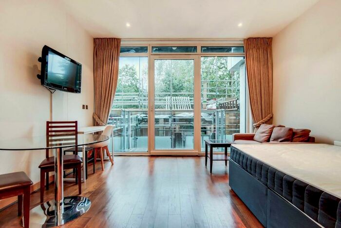 Studio To Rent In Queenstown Road, Battersea Park, London, SW11