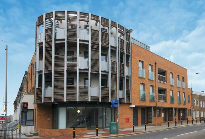 2 Bedroom Flat To Rent In St John's Hill, St John's Hill, London, SW11