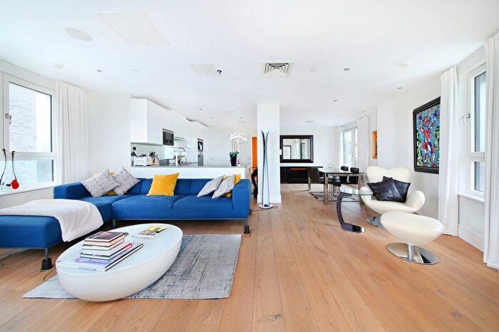 2 Bedroom Flat To Rent In St. Luke's Avenue, Clapham North, SW4