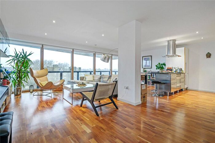 2 Bedroom Apartment For Sale In Poole Street, London, N1