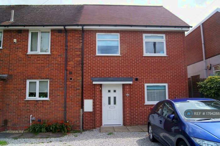 3 Bedroom Terraced House To Rent In East Way, Bournemouth, BH8