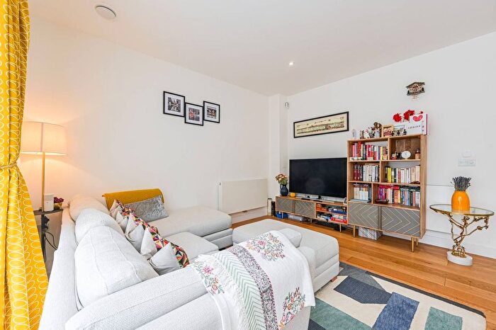 2 Bedroom Flat For Sale In Rennie Street, North Greenwich, London, SE10