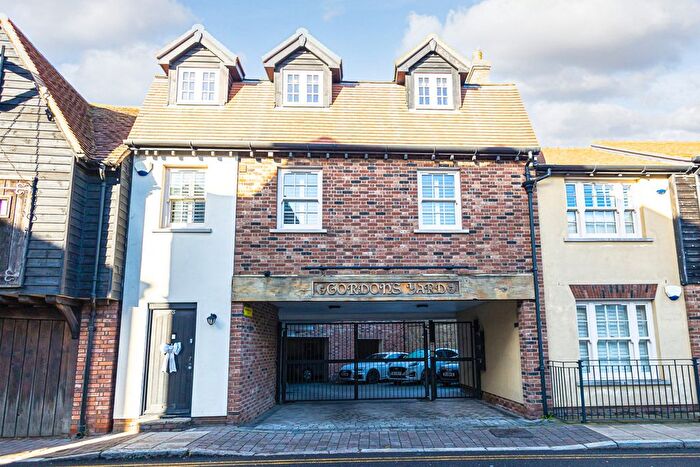 2 Bedroom Flat For Sale In East Street, Rochford, SS4