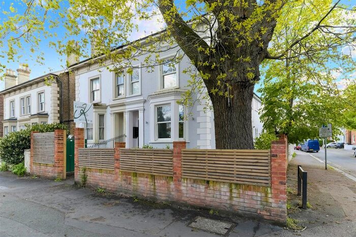 2 Bedroom Flat To Rent In London Road, Redhill, RH1