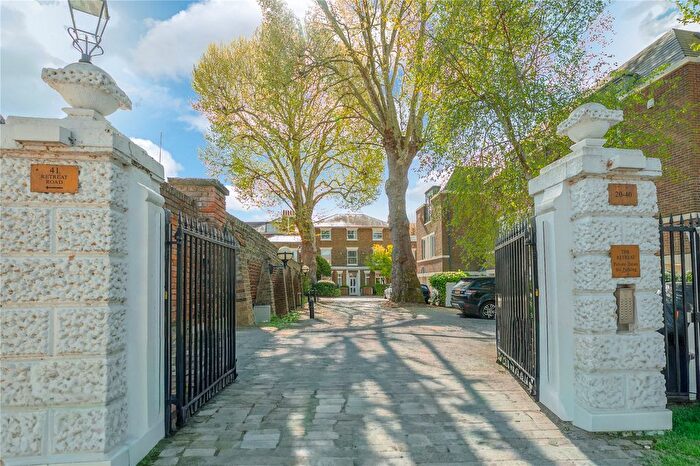 2 Bedroom Flat For Sale In Retreat Road, Richmond, TW9