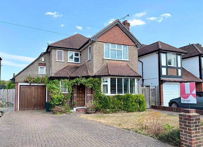 4 Bedroom Detached House For Sale In Broadhurst, Ashtead, KT21