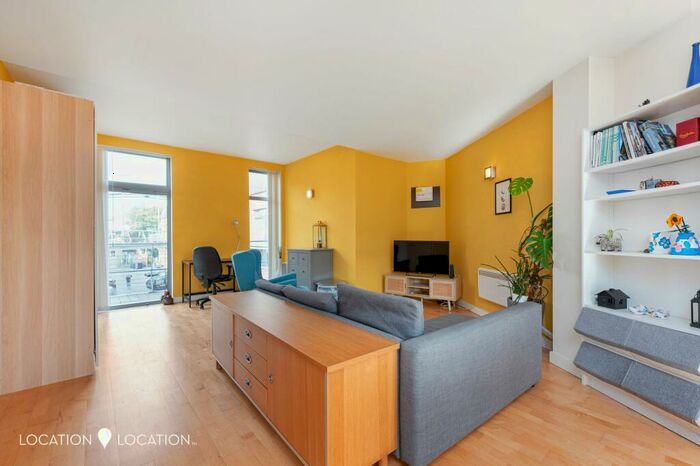 2 Bedroom Flat To Rent In Carysfort Road, Red Square, N16