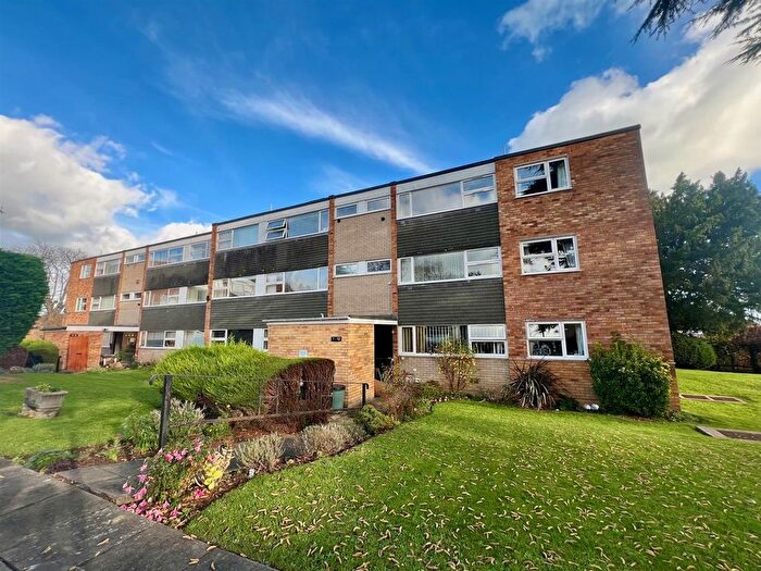 2 Bedroom Flat For Sale In Avenue Road, Malvern, WR14