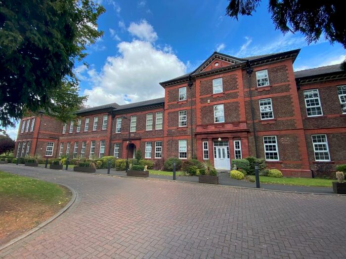 2 Bedroom Flat To Rent In Bishopton Drive, Macclesfield, SK11