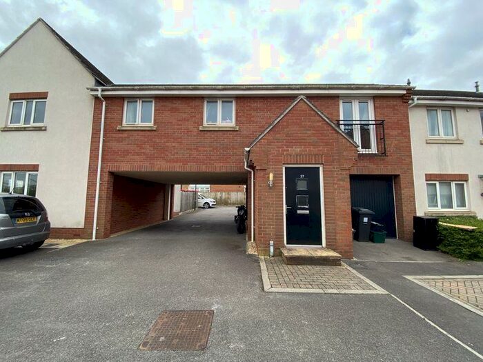 2 Bedroom Property To Rent In Halls Garden, Bristol, BS34