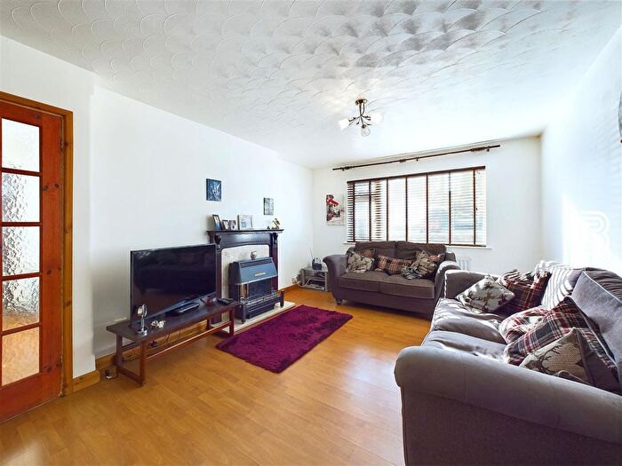 2 Bedroom Semi-Detached Bungalow For Sale In Collingwood Avenue, Bilton, Rugby, CV22