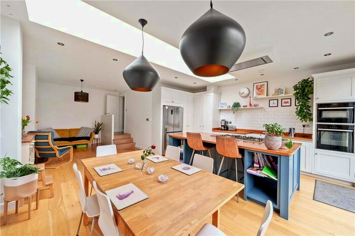 5 Bedroom Semi-Detached House To Rent In Kingfield Road, Ealing, W5