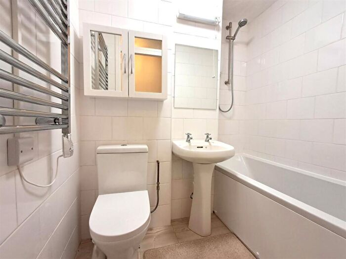 2 Bedroom Apartment To Rent In Barrington Court, Bristol, BS4