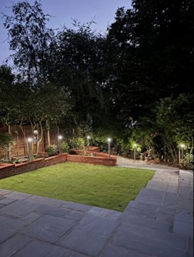 3 Bedroom Semi Detached House To Rent In Hempstead Road, Watford, Hertfordshire, WD17