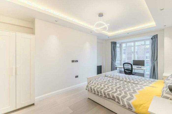 3 Bedroom Flat To Rent In Gloucester Place, Marylebone, London, NW1