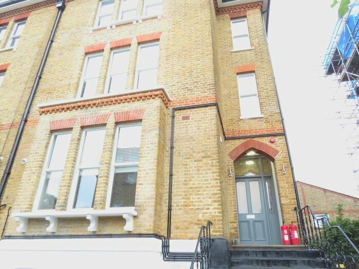 1 Bedroom Flat To Rent In The Gardens, East Dulwich, London, SE22