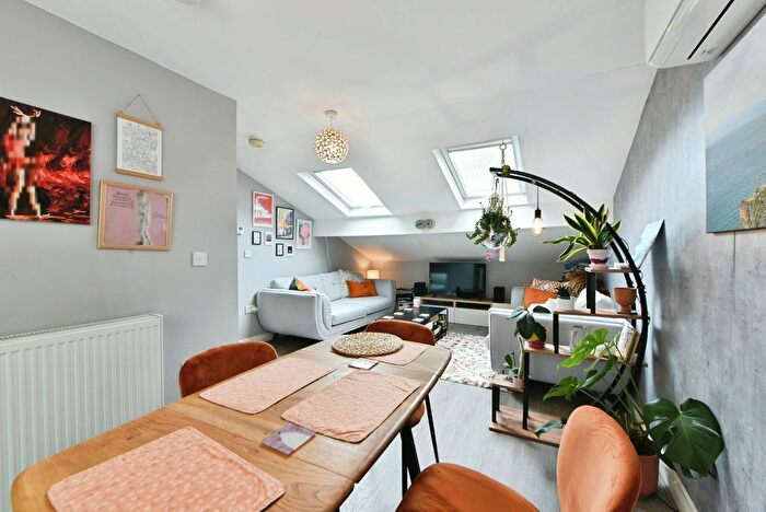 2 Bedroom Flat For Sale In Edge Lane, Manchester, Lancashire, M21