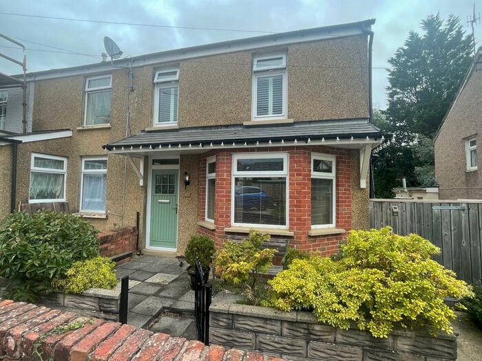 2 Bedroom End Of Terrace House For Sale In The Highway, New Inn