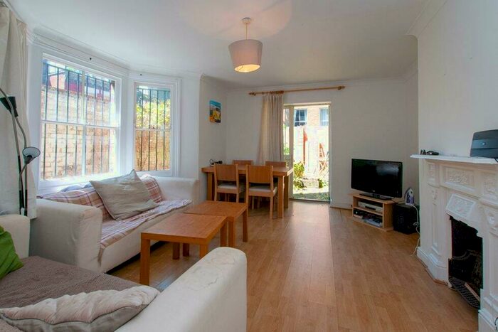 3 Bedroom Flat To Rent In Birnam Road, Finsbury Park - Holloway, N4