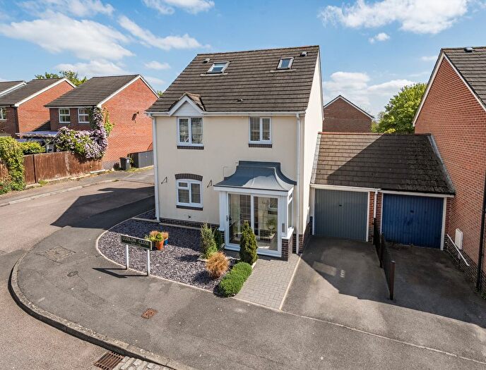4 Bedroom Link Detached House For Sale In Ludlow Close, Newbury, RG14