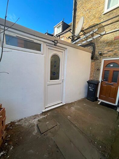 Studio To Rent In Becontree Avenue, Dagenham, RM8