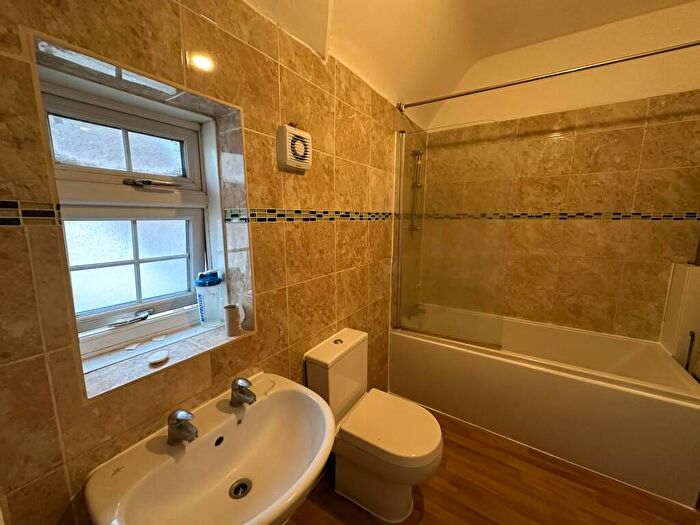 5 Bedroom Semi-Detached House To Rent In Stoke Poges Lane, Slough, Berkshire, SL1