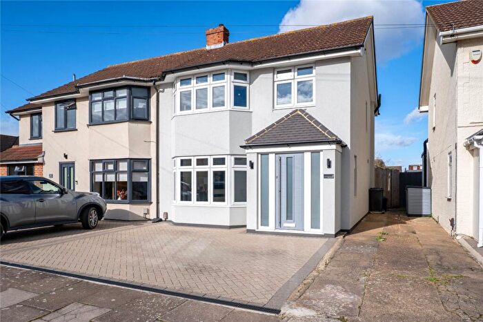 3 Bedroom Semi Detached House For Sale In Wells Gardens, Rainham, RM13