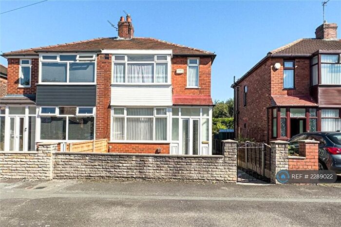 3 Bedroom Semi-Detached House To Rent In Welbeck Avenue, Manchester, OL9