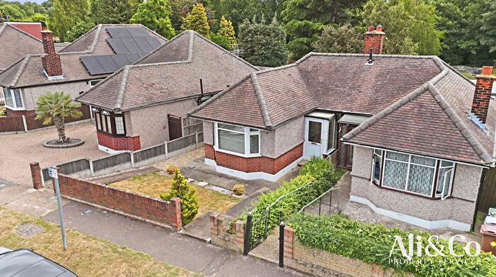 1 Bedroom Bungalow For Sale In Rookery View, Grays, RM17